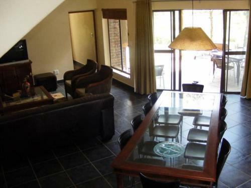 Hippo Hills 5 Bedroom Riverfront Ngwenya Lodge