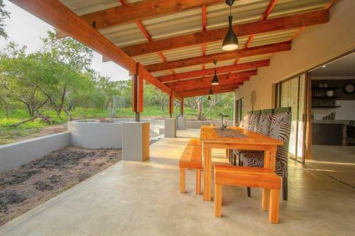 Tranquil Luxury Bush Escape - Hear The Lions Roar!