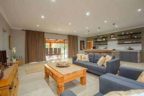 Tranquil Luxury Bush Escape - Hear The Lions Roar!