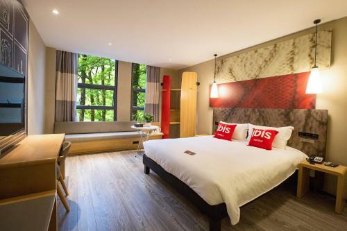 Ibis Neijiang North Railway Station Hotel