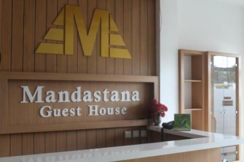 Hostal Mandastana Guest House And Kost