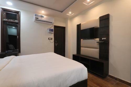 Capital O 85681 Hotel Shree