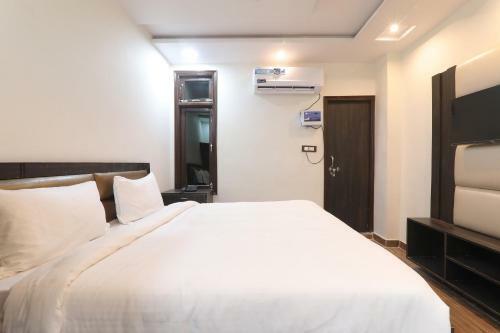 Capital O 85681 Hotel Shree