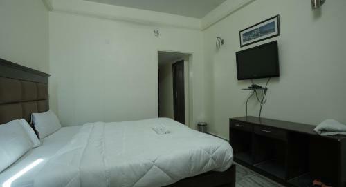 Hotel Paradise By Wb Inn