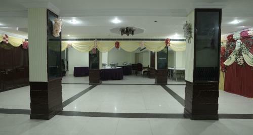 Hotel Paradise By Wb Inn