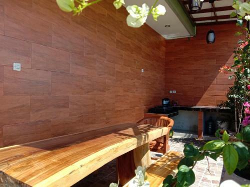 Hostal Luminous Guest House By Wizzela
