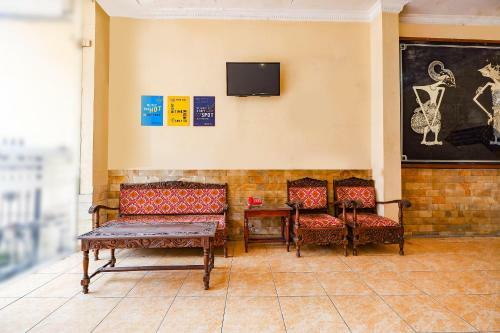 Spot On 2011 Hotel Mekar Sari