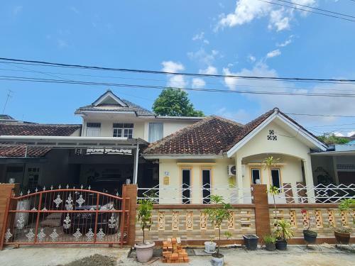 Hotel Oyo 90998 Wisma Pinggir