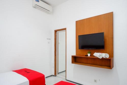 Hotel Reddoorz Near Xt Square 4