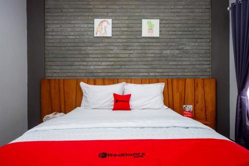 Hotel Reddoorz Near Xt Square 4