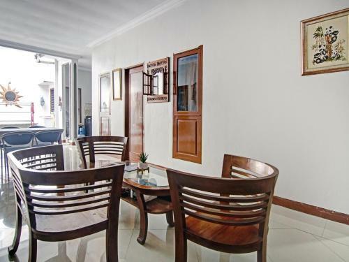 Hotel Oyo 90353 Dewi Guesthouse