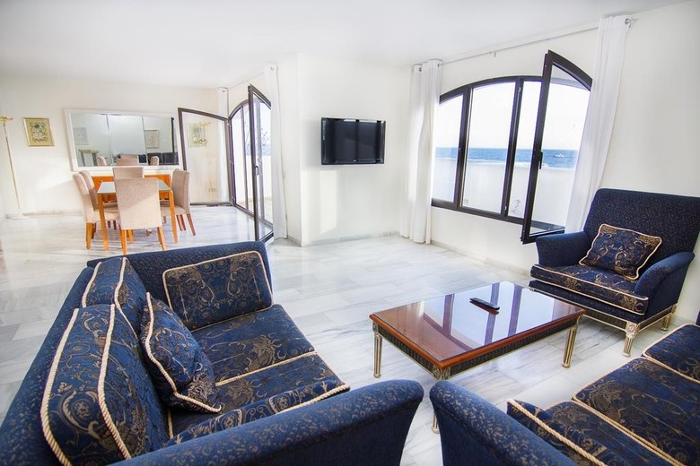 Hotel Park Plaza Suites