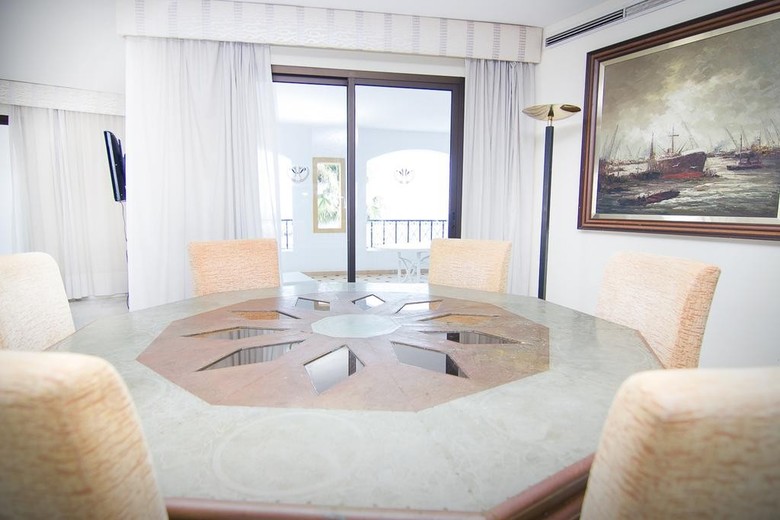 Hotel Park Plaza Suites