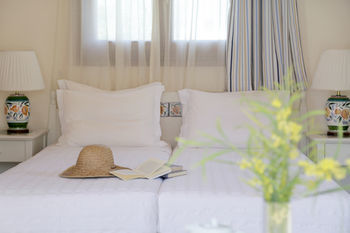 Skopelos Village Hotel Apartments