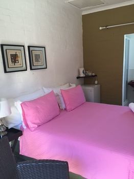 Hostal One One Guest House