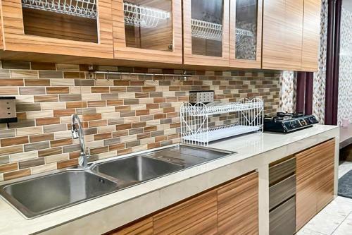 Hotel Oyo 90708 Kbr Home
