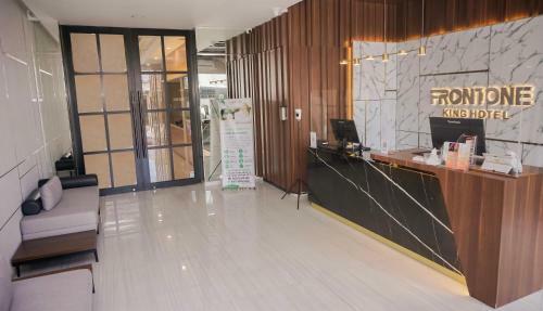 Front One King Hotel Tuban
