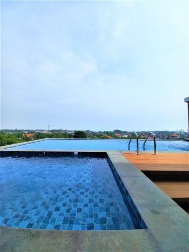 Front One King Hotel Tuban