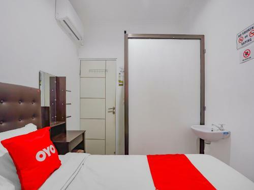 Hotel Spot On 90110 A1 Pakis Argosari