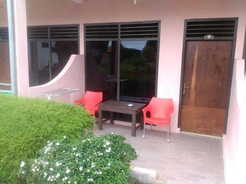 Hostal Bernard Guest House & Resto Redpartner