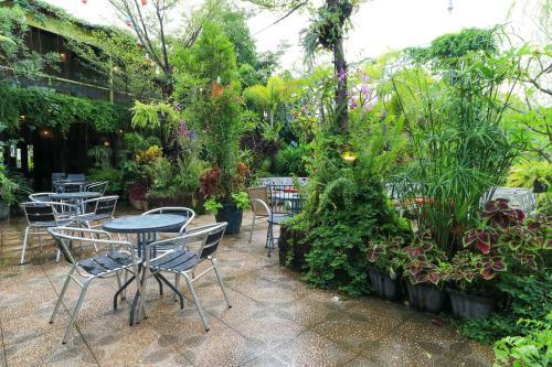 Hostal Labuana Homestay & Cafe Garden
