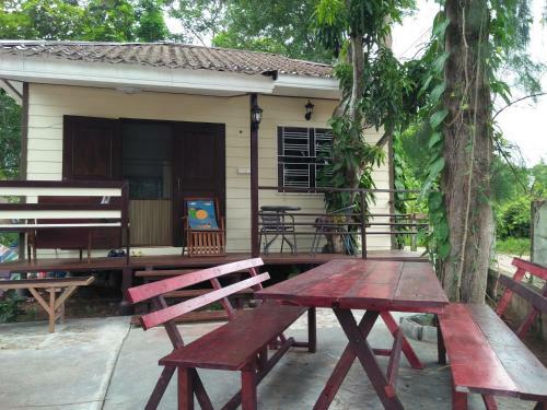 Hostal Wasuthan Garden House