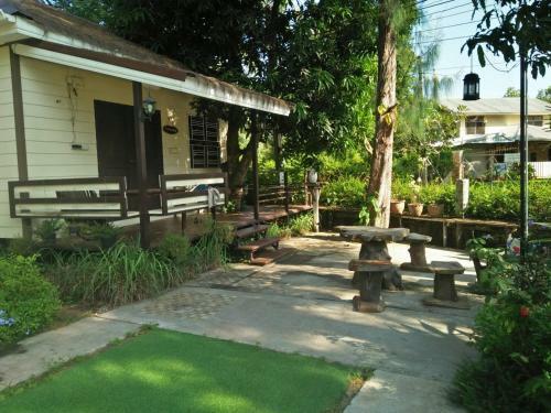 Hostal Wasuthan Garden House