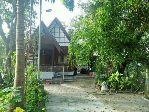 Hostal Wasuthan Garden House
