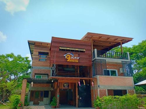 Hostal Baan 9'nan Guest Home In Nan City.