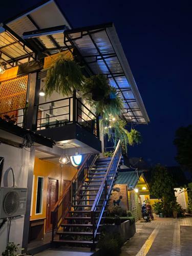 Hostal The One House