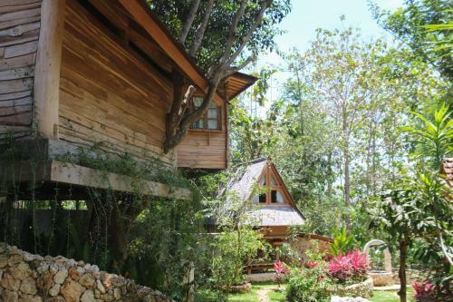 Lodge Roots Tree House