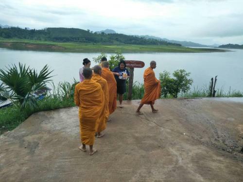 Hostal Baan Dongsak River View