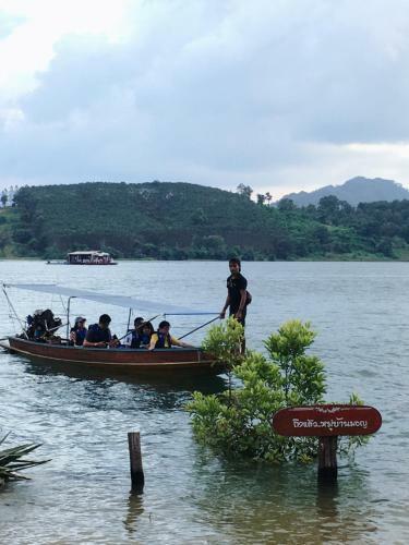 Hostal Baan Dongsak River View