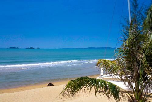 Front Samet Beach House With Swimming Pool