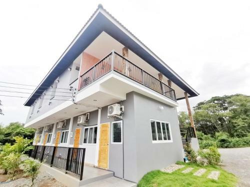 Hotel ???????? ????? ?????? ??????? ( Little Hill Sattahip Resort )