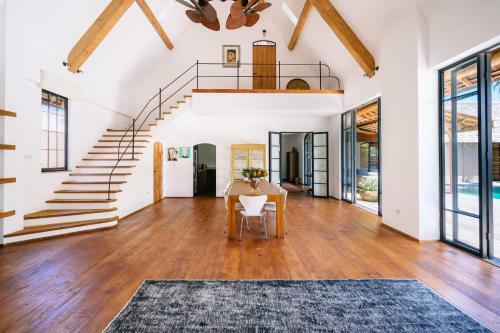 Spacious, Light, Cozy Designed Villa In Fantastic Location