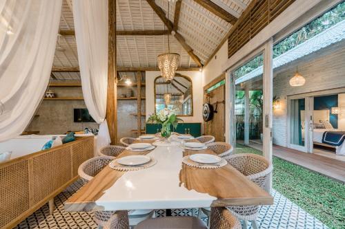 Villa D'uma Puti ~ The White Joglo