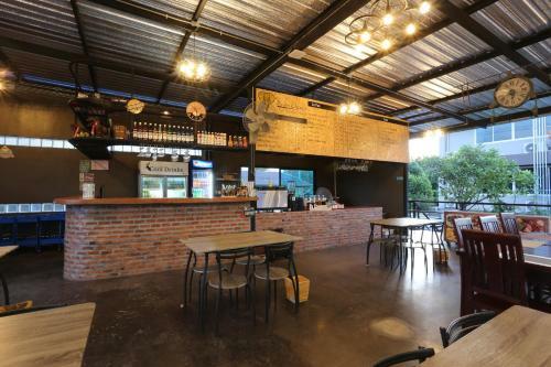 Baan Chang Hotel & Coffee House
