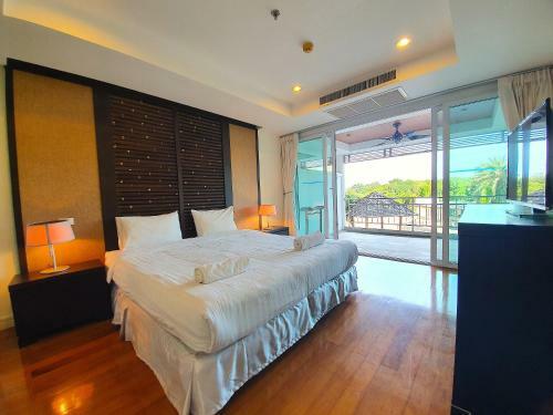 Spacious Apartment With Ocean View In Panwa