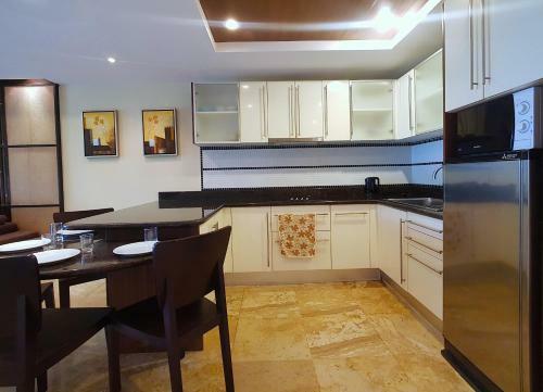 Spacious Apartment With Ocean View In Panwa