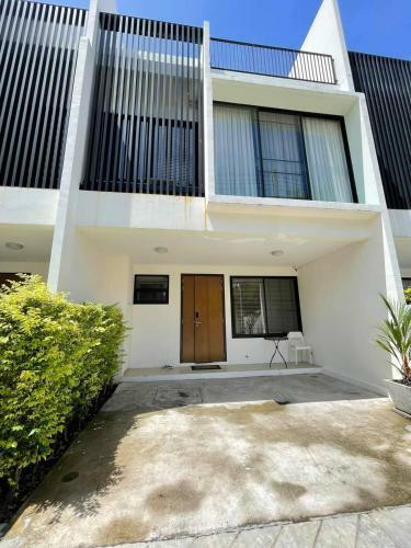 Villa 3 Bedroom Laguna Park