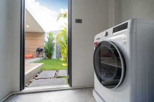 La Belle Pool Villa Phuket - Tropical Modern Living