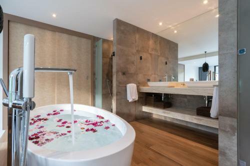 La Belle Pool Villa Phuket - Tropical Modern Living
