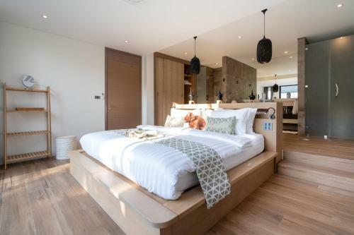 La Belle Pool Villa Phuket - Tropical Modern Living