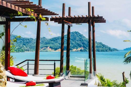 D-lux 4 Bed Sea View Villa With Private Beach
