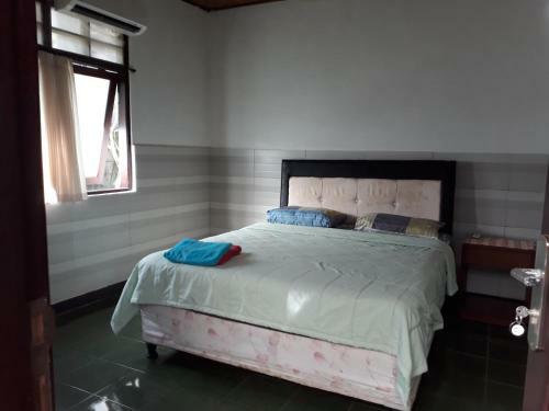 Manuh Guest House And Surf Camp