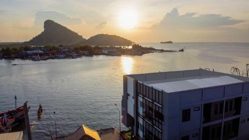 Hotel The Blue C Donsak