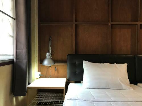 Boundary Hostel And Cafe