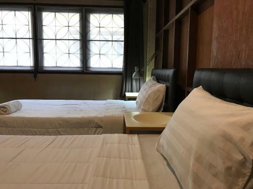 Boundary Hostel And Cafe