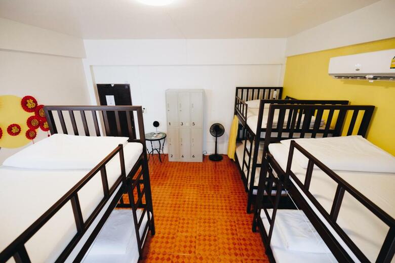 Hostal Sleeper House